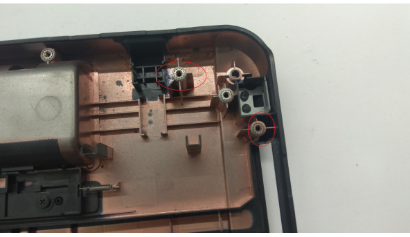 Нижня частина корпуса для ноутбука Emachines G630, KBWH0, 17.3", AP06X000600, Б/В. На декількох кріпленнях є тріщини (фото). - 303953