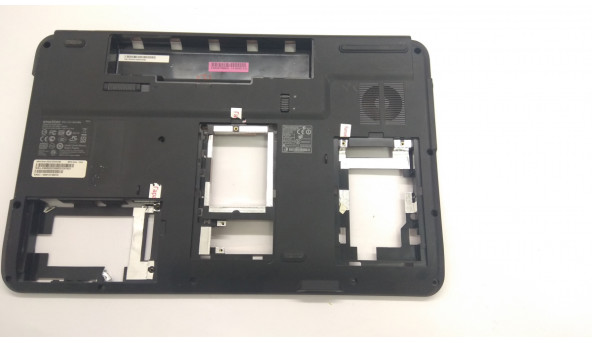 Нижня частина корпуса для ноутбука Emachines G630, KBWH0, 17.3", AP06X000600, Б/В. На декількох кріпленнях є тріщини (фото).