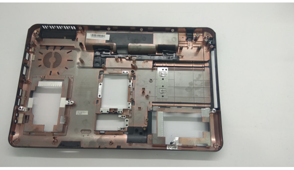 Нижня частина корпуса для ноутбука Emachines G630, KBWH0, 17.3", AP06X000600, Б/В. На декількох кріпленнях є тріщини (фото). - 303953