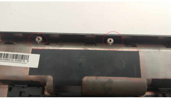 Нижня частина корпуса для ноутбука Emachines G630, KBWH0, 17.3", AP06X000600, Б/В. На декількох кріпленнях є тріщини (фото). - 303953