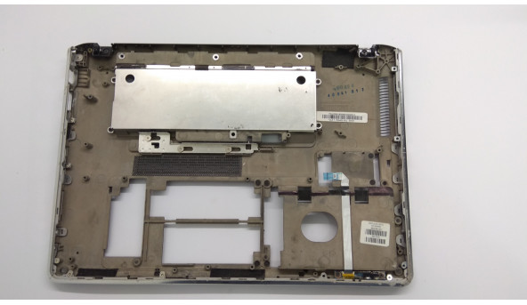 Нижня частина корпуса для ноутбука  HP Pavilion Dm3, Dm3-2000 13.3", 605180-001, Б/В. Всі кріплення цілі.Є пошкодження та потертості (фото).
