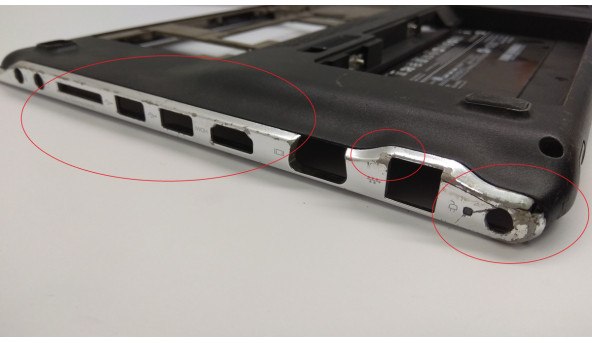 Нижня частина корпуса для ноутбука  HP Pavilion Dm3, Dm3-2000 13.3", 605180-001, Б/В. Всі кріплення цілі.Є пошкодження та потертості (фото).
