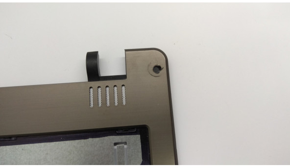 Середня частина корпуса для ноутбука Medion Akoya E6240T, MD99350, 15.6", 13N0-CNA1501, Б/В. Кріплення всі цілі. Є сквозна дирка (фото). - 304006