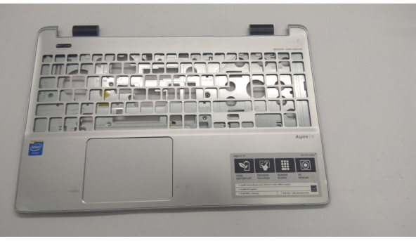 Средняя часть корпуса для ноутбука Acer Aspire V3-572 / V3-532, Z5WAH, 15.6 ", AM154000100, Б / У. Есть потертости у тач пада и маленькая вмятина (фото), и сломанные крепления (фото).