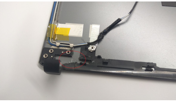 Кришка матриці корпуса для ноутбука Acer Aspire 4810T/4810TZ/4410, MS2271, 14.0", 442.07606.XXXX, Б/В. Всі кріплення цілі.Зламані шматочки пластмаси (фото).Є вмя'ятина. - 304046
