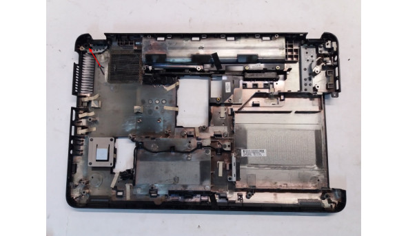 Нижня частина корпуса для ноутбука HP Compaq Presario CQ58, 15.6", 704016-001, Б/В, пошкоджено одне кріплення (фото) - 304070