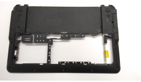 Нижняя часть корпуса для ноутбука Medion Akoya S5612, MD97930, 15.6 ", Б / У. Все крепления целые. Поврежденные крепления батареи (фото).