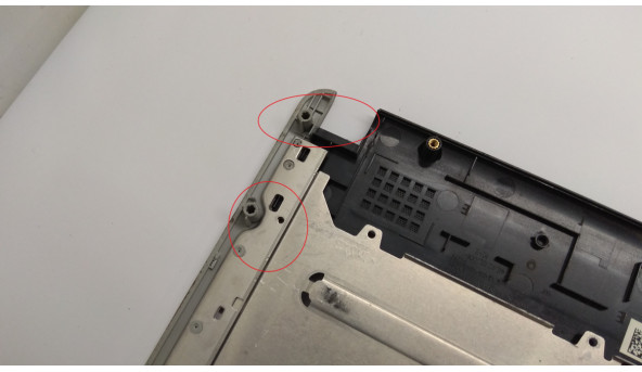 Середня частина корпуса для ноутбука Dell Inspiron 1750, 17.3, CN-0G586T, Б/В, Є зламані кріплення та потертість на тач паді. - 304155
