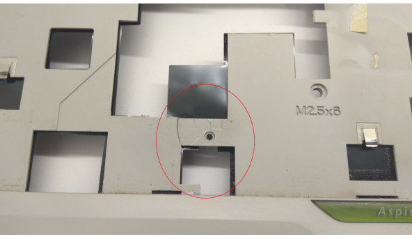 Средняя часть корпуса для ноутбука Acer Aspire 5520, ICW50, 15.4 ", AP01K000100, Б / У. Есть трещина (фото), несколько креплений имеют трещины. - 304454