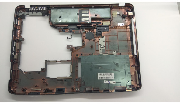 Нижняя часть корпуса для ноутбука Acer Aspire 7520, ICY70, 17.0 ", AP01L000E00, Б / У. Все крепления целые. Есть следы плавления (фото), и отсутствует кусок корпуса (фото). - 304491