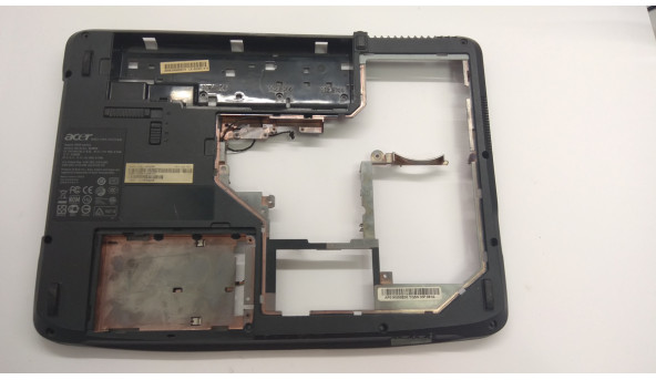 Нижня частина корпуса для ноутбука Acer Aspire 5520, ICW50, 15.4", AP01K000E00, Б/В. Всі кріплення цілі. Зламана частина корпуса (фото).