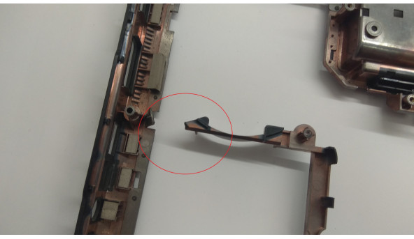 Нижня частина корпуса для ноутбука Acer Aspire 5520, ICW50, 15.4", AP01K000E00, Б/В. Всі кріплення цілі. Зламана частина корпуса (фото). - 304528