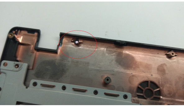 Средняя часть корпуса для ноутбука Acer Aspire 5552, PEW76, 15.6 ", AP0C9000300, Б / У. Есть сломанные крепления и трещины на них (фото). - 304573