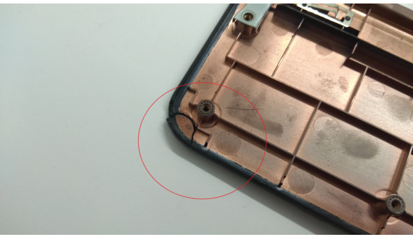 Средняя часть корпуса для ноутбука Acer Aspire 5734Z, PAWF6, 15.6 ", AP0EI000100, Б / У. Крепление все цели. Сломанный уголок (фото), есть незначительные следы затопления и отсутствует верхняя панель и потертый тач пад - 304598