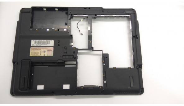 Нижня частина корпуса для ноутбука Acer TravelMate 7520/7220, MS2209, 17.0", 60.4U005.004, Б/В. Всі кріплення цілі.Є пошкоджені роз'єми (фото).