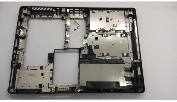 Нижняя часть корпуса для ноутбука Acer TravelMate 7520/7220, MS2209, 17.0 ", 60.4U005.004, Б / У. Все крепления цили.Е поврежденные разъемы (фото). - 304678
