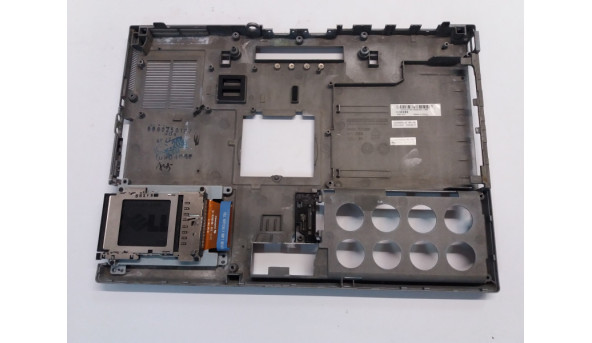 Нижня частина корпуса для ноутбука  Dell Latitude D820, 15.4", CN-0JF106, Б/В. Всі кріплення цілі.Без пошкоджень.