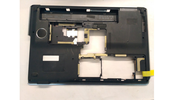 Нижня частина корпуса для ноутбука  HP Pavilion dv7-3000, 17.3", 518901-001, Б/В. Пошкоджене кріплення(фото).