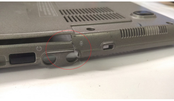 Нижня частина корпуса для ноутбука Dell Latitude D620, 14", CN-0WD851, Б/В. Присутні пошкодження(фото) - 305031