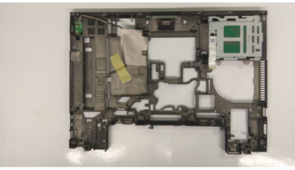 Нижняя часть корпуса для ноутбука Dell Latitude E6400, 14 1 ", CN-0WT540, Б / У. Все крепления целые, без повреждений