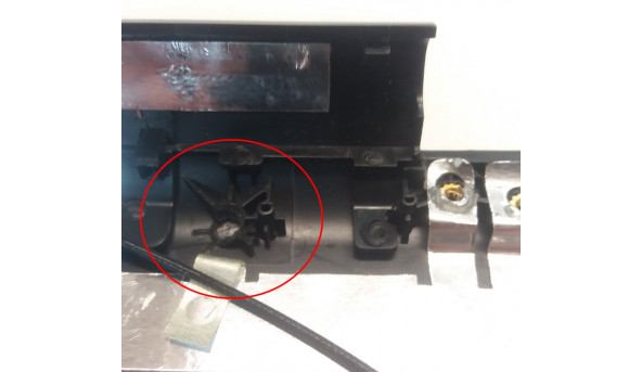 Кришка матриці корпуса для ноутбука HP Pavilion dv7, dv7-1005eo, 17.0", AP03W000700, Б/В. Пошкоджене одне кріплення. - 305040