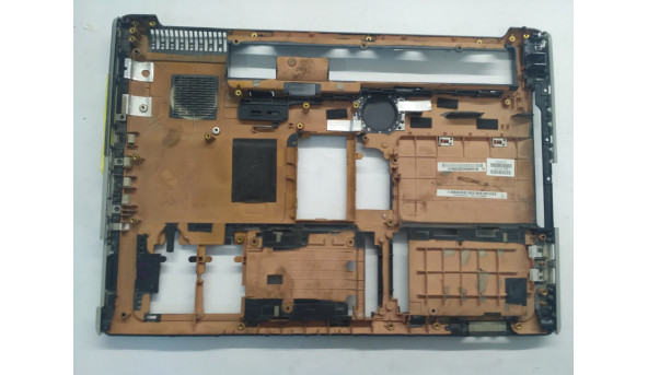 Нижня частина корпуса для ноутбука HP Pavilion DV7-1166eg, 17.0", 490039-001, Б/В. Всі кріплення цілі.Без пошкоджень. - 305042