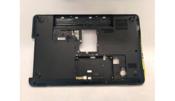 Нижня частина корпуса для ноутбука HP Compaq Presario CQ58-135SW, 15.6", 686253-001, Б/В. Всі кріплення цілі.Без пошкоджень.