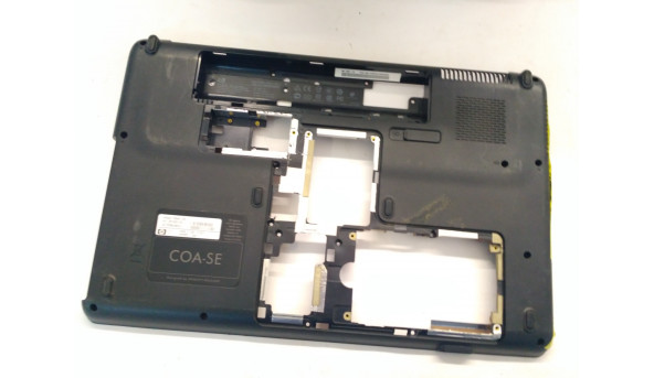 Нижня частина корпуса для ноутбука   HP Presario CQ57, 15.6", 646114-001, Б/В. Всі кріплення цілі.Без пошкоджень.