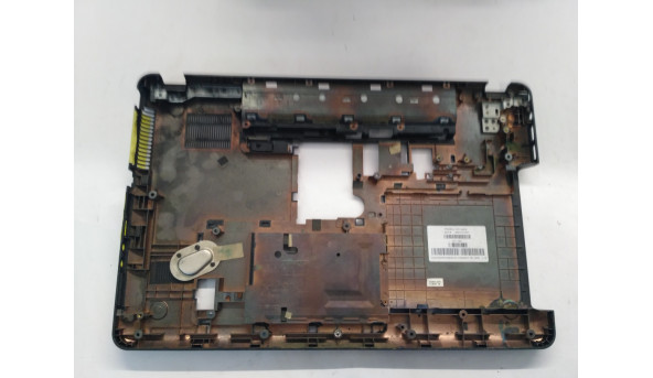 Нижняя часть корпуса для ноутбука HP Presario CQ57, 15 6 ", 646114-001, Б / У. Все крепления целые. Без повреждений.