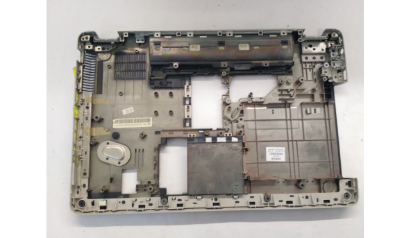 Нижня частина корпуса для ноутбука HP G62, 15.6", 641967-001, Б/В. Всі кріплення цілі.Без пошкоджень. - 305071