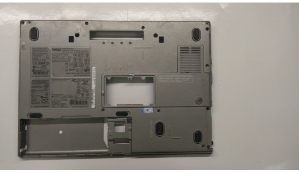 Нижня частина корпуса для ноутбука  Dell Latitude D620, 14", CN-0WD851, Б/В.  В хорошому стані, без пошкоджень.