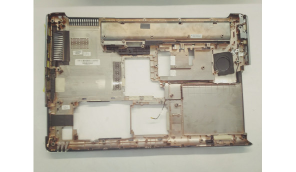 Нижня частина корпуса для ноутбука   HP Pavilion dv7-3124eo, 17.3", 518902-001, Б/В. Всі кріплення цілі.Без пошкоджень.
