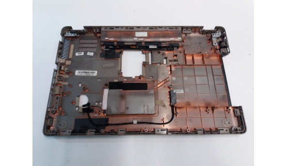 Нижняя часть корпуса для ноутбука HP Compaq NX8220, 15 4 ", Б / У. Все крепления целые. Есть повреждения (фото)