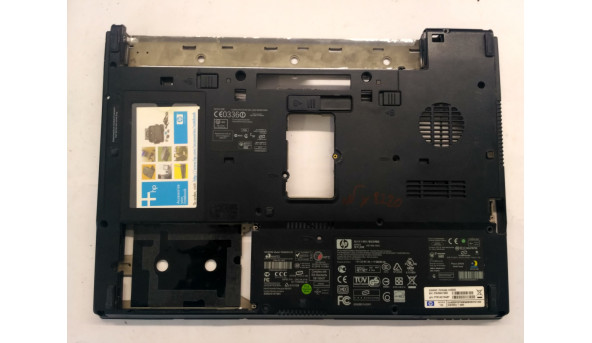 Нижня частина корпуса для ноутбука    HP Compaq NX8220, 15.4", Б/В. Всі кріплення цілі.Є пошкодження(фото).
