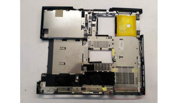 Нижня частина корпуса для ноутбука Acer TravelMate 6000, 6003LCI, 15.0", Б/В. Всі кріплення цілі.Є пошодження на решітці - 305396