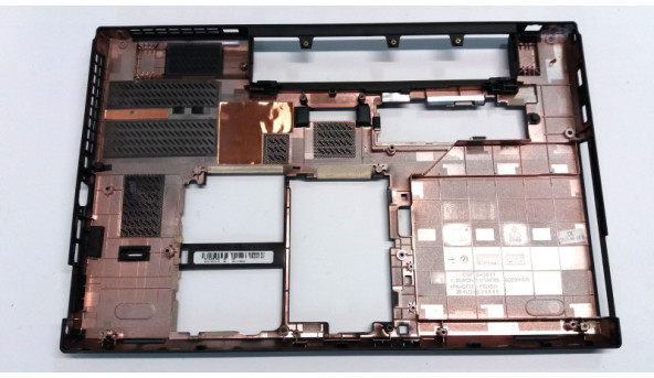 Нижняя часть корпуса для ноутбука Lenovo ThinkPad T60, 15 0 ", Б / У. Все крепления целые. Без повреждений.