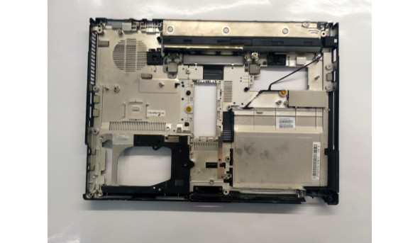 Нижня частина корпуса для ноутбука HP Compaq 6910p, 14.1", AP00Q000300, Б/В. Всі кріплення цілі.Без пошкоджень - 305422