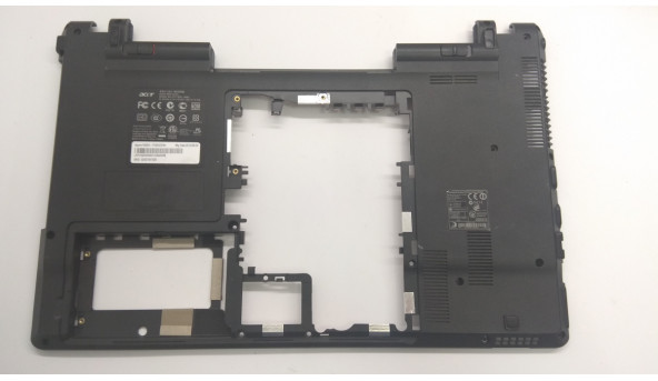 Нижняя часть корпуса для ноутбука Acer Aspire 5625, ZR8C, 15 6 ", 36ZR7BATN501, Б / У. Все крепления целые. Сломанная решетка радиатора (фото).