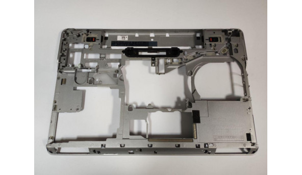 Нижня частина корпуса для ноутбука Dell Latitude E6540, 15.6", AM0VI000603, Б/В. Всі кріплення цілі.Без пошкоджень.
