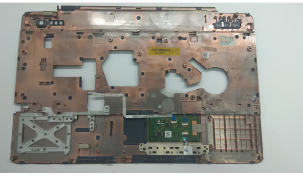 Середня частина корпуса для ноутбука Dell Latitude E6540, 15.6", FAVI000V00, Б/В. Кріплення всі цілі. Без пошкоджень.Є подряпини. - 305452