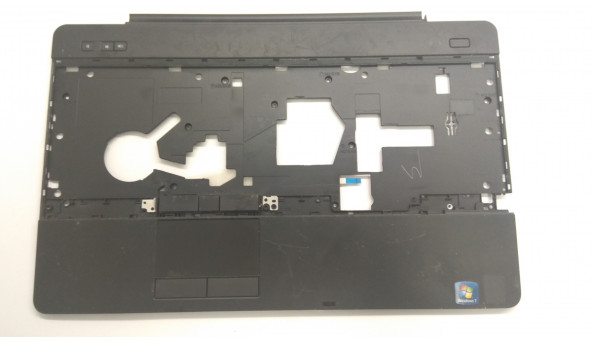 Середня частина корпуса для ноутбука Dell Latitude E6540, 15.6", FAVI000V00, Б/В. Кріплення всі цілі. Без пошкоджень.Є подряпини.