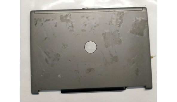 Кришка матриці корпуса для ноутбука Dell Latitude D630, 14.1", Б/В. Всі кріплення цілі.Без пошкоджень, є сліди від клейкої стрічки(фото)