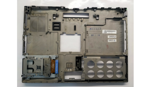 Нижня частина корпуса для ноутбука Dell Latitude D830, 15.4", Б/В. Всі кріплення цілі.Без пошкоджень - 305591