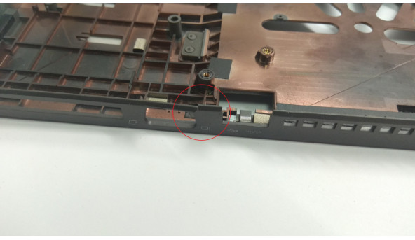 Середня частина корпуса для ноутбука HP ProBook 6570b, 15.6", 686317-001, Б/В. Є пошкодження у вигляді зламаних кутів та кріплень (фото), та роз 'єма VGA (фото), та відсутні кнопки тач паду. - 305610