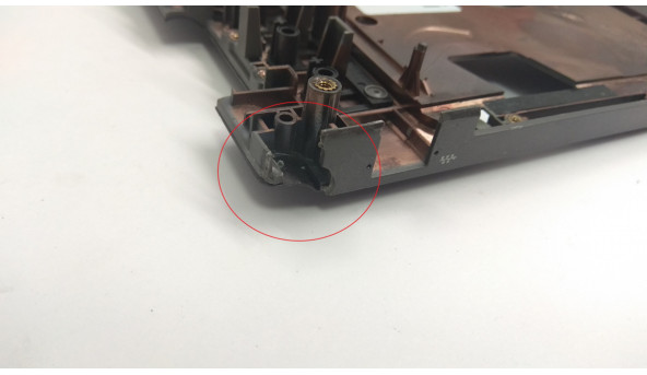 Середня частина корпуса для ноутбука HP ProBook 6570b, 15.6", 686317-001, Б/В. Є пошкодження у вигляді зламаних кутів та кріплень (фото), та роз 'єма VGA (фото), та відсутні кнопки тач паду. - 305610