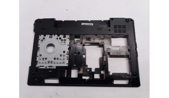 Нижня частина корпуса для ноутбука Lenovo IdeaPad G580, 15.6", AP0N2000100, Б/В. Всі кріплення цілі.Зламаний кут (фото), та роз'єм живлення.