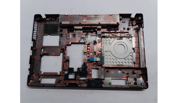 Нижня частина корпуса для ноутбука Lenovo IdeaPad G580, 15.6", AP0N2000100, Б/В. Всі кріплення цілі.Зламаний кут (фото), та роз'єм живлення. - 305618