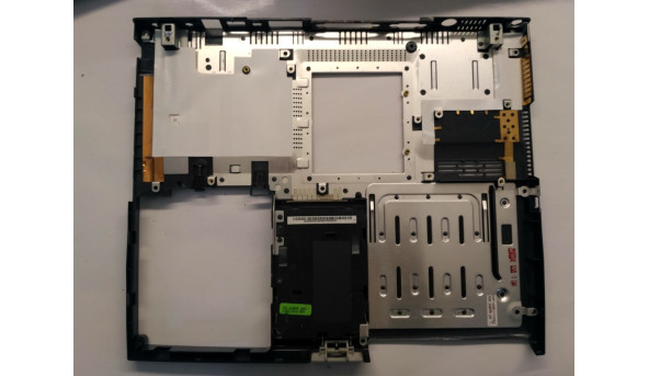 Нижня частина корпуса для ноутбука Fujitsu Amilo M7400, MS2137, 15.0", 39.42D02, Б/В. Всі кріплення цілі.Без пошкоджень. - 305625