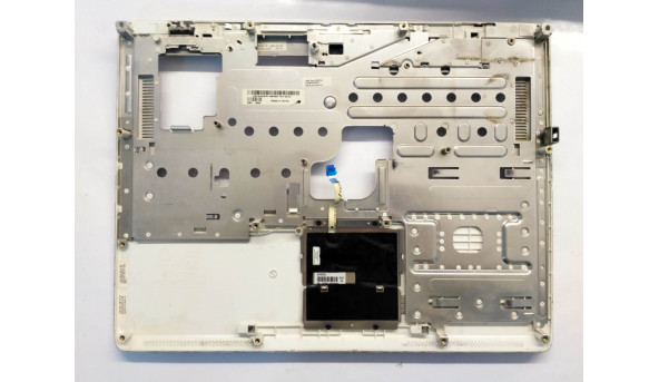 Средняя часть корпуса для ноутбука Dell Inspiron 1501, 15. 4 ", CN-0U957, Б / У. Крепление все цели. Без повреждений. Есть незначительные следы залития - 305716