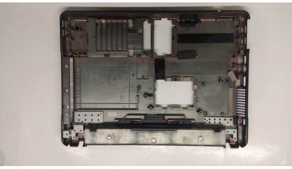 Нижня частина корпуса для ноутбука HP Compaq 6730S, 6735s, 15.4", 6070B00251701 Б/В. Всі кріплення цілі, без пошкоджень. - 305871